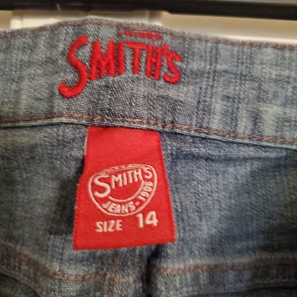 Women Relaxed Jeans - Picture 2 of 3